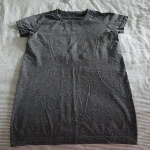 Lululemon t shirt